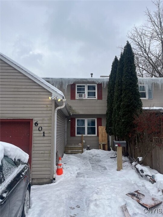 601 Grand Ave in Syracuse, NY - Building Photo