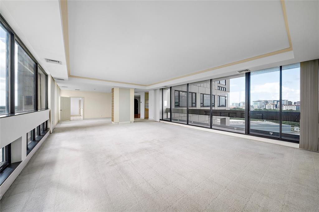 1111 Hermann Dr in Houston, TX - Building Photo