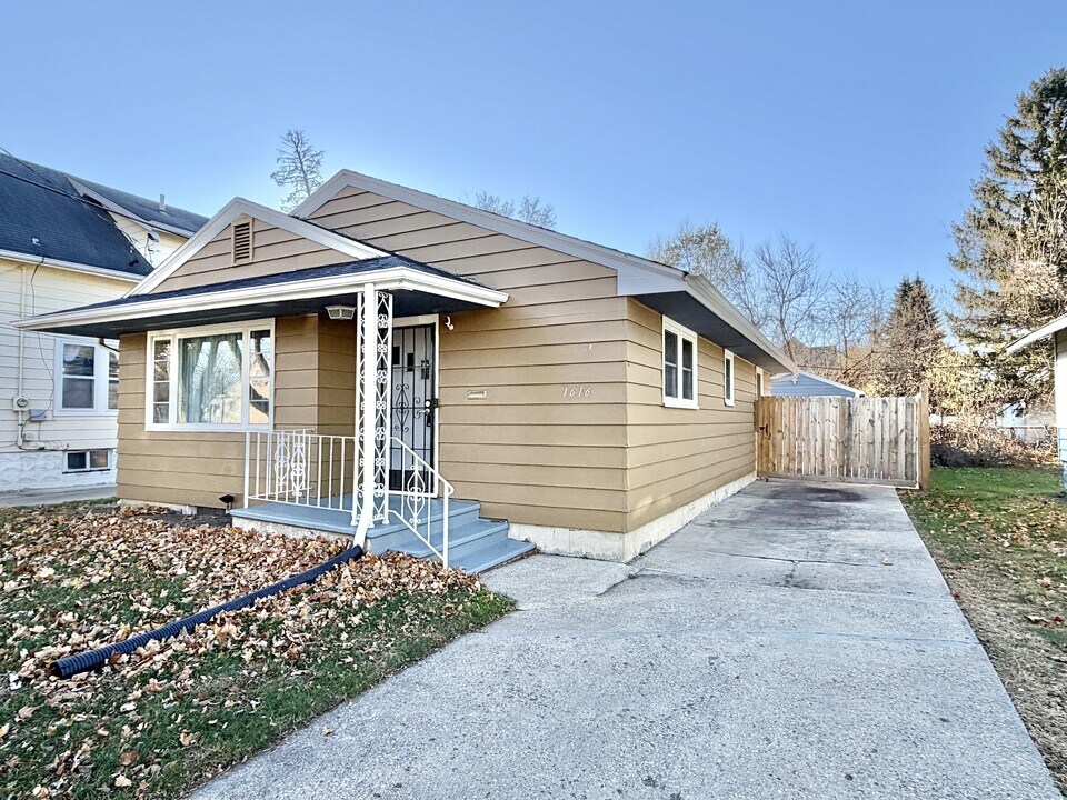 1616 Dewey Ave in Beloit, WI - Building Photo