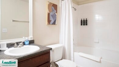 8989 West Rd in Houston, TX - Foto de edificio - Building Photo