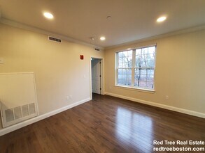 39 Herrick Rd, Unit 202 in Newton, MA - Foto de edificio - Building Photo