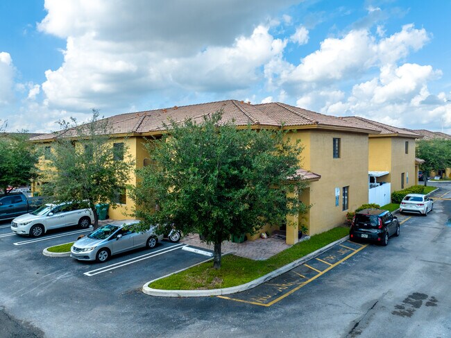 Kasalta Villas in Hialeah, FL - Foto de edificio - Building Photo