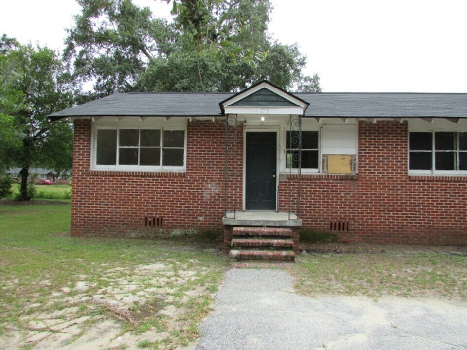 123 Dixie Dr in Sumter, SC - Building Photo