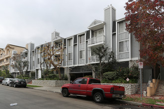 Reeves Street Apartments in Los Angeles, CA - Foto de edificio - Building Photo