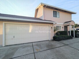 312 Blossom Way in Hayward, CA - Building Photo