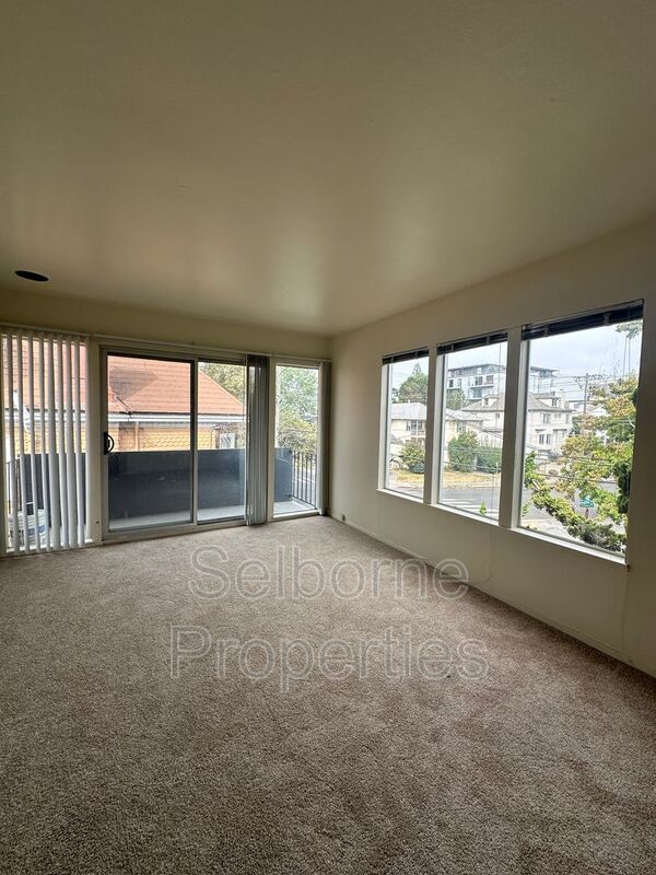 356 Jayne Ave in Oakland, CA - Foto de edificio - Building Photo