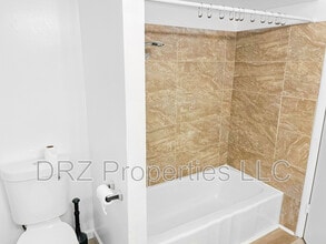 1942 Richmond St NW in Grand Rapids, MI - Building Photo - Building Photo