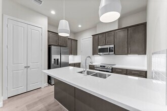5905 Haring Ln in Houston, TX - Building Photo - Building Photo