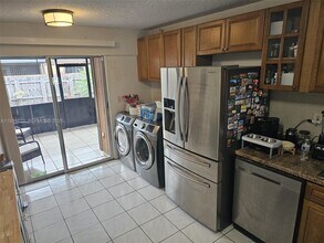 10371 Jasmine Ct in Pembroke Pines, FL - Foto de edificio - Building Photo