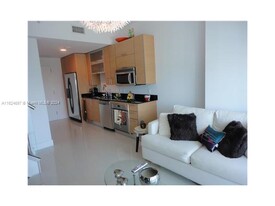 60 SW 13th St in Miami, FL - Building Photo - Building Photo