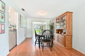 325 Forest Hills Blvd in Naples, FL - Building Photo - Building Photo