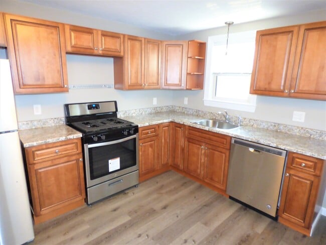 10 Stearns St, Unit 1 in Waltham, MA - Foto de edificio - Building Photo