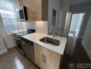 65 Park Dr, Unit 111-44 in Boston, MA - Foto de edificio - Building Photo