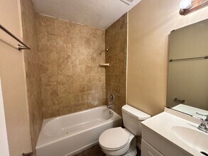 6107 SW 11th Pl in Gainesville, FL - Building Photo - Building Photo