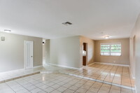 8461 SW 201st St in Cutler Bay, FL - Foto de edificio - Building Photo