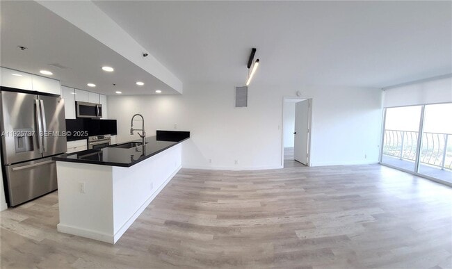 property at 7601 E Treasure Dr