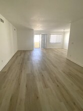 5335 Yarmouth Ave in Los Angeles, CA - Foto de edificio - Building Photo