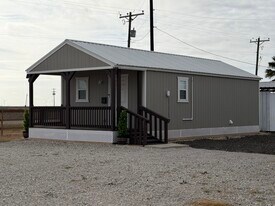 2021 County Road 75 in Robstown, TX - Building Photo
