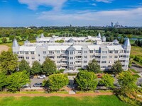 30 Freedom Way in Jersey City, NJ - Foto de edificio - Building Photo