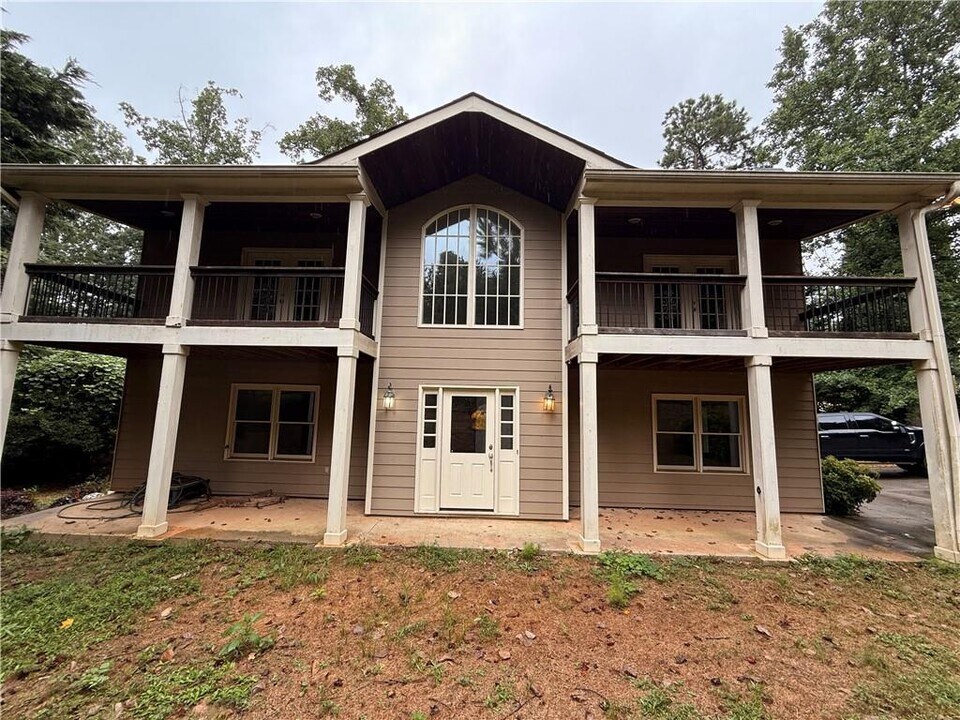 1505 Hillcrest Dr in Sugar Hill, GA - Building Photo