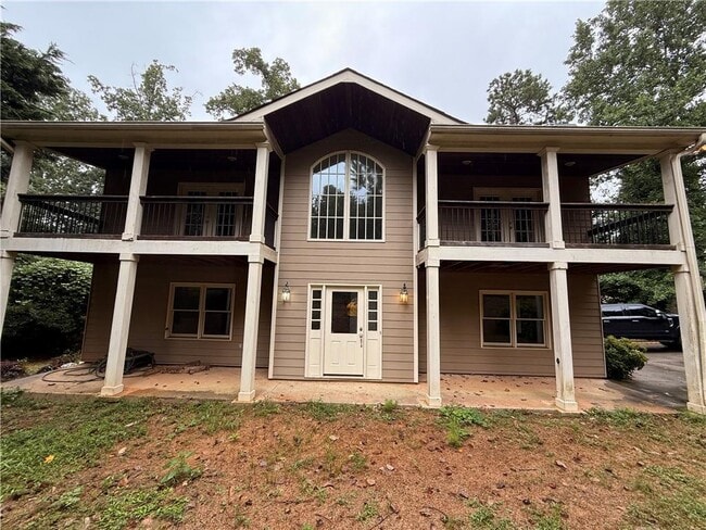 1505 Hillcrest Dr