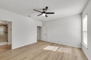 10902 Bonfire Trl in Beasley, TX - Building Photo