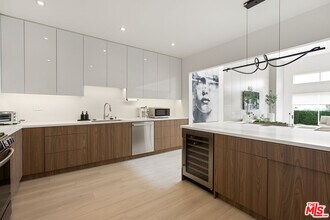 10630 Wilkins Ave in Los Angeles, CA - Foto de edificio - Building Photo