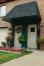 Walnut Ridge Townhomes in Irwin, PA - Foto de edificio - Building Photo