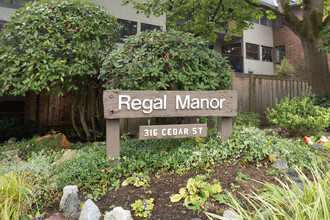 Regal Manor in New Westminster, BC - Building Photo - Building Photo