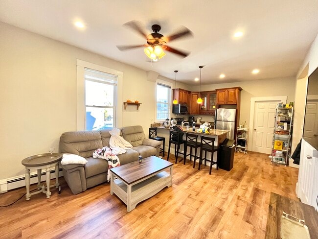 717 Parker St, Unit 1 in Boston, MA - Building Photo - Building Photo