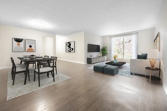 918-922 Wonderland Road South in London, ON - Building Photo - Building Photo