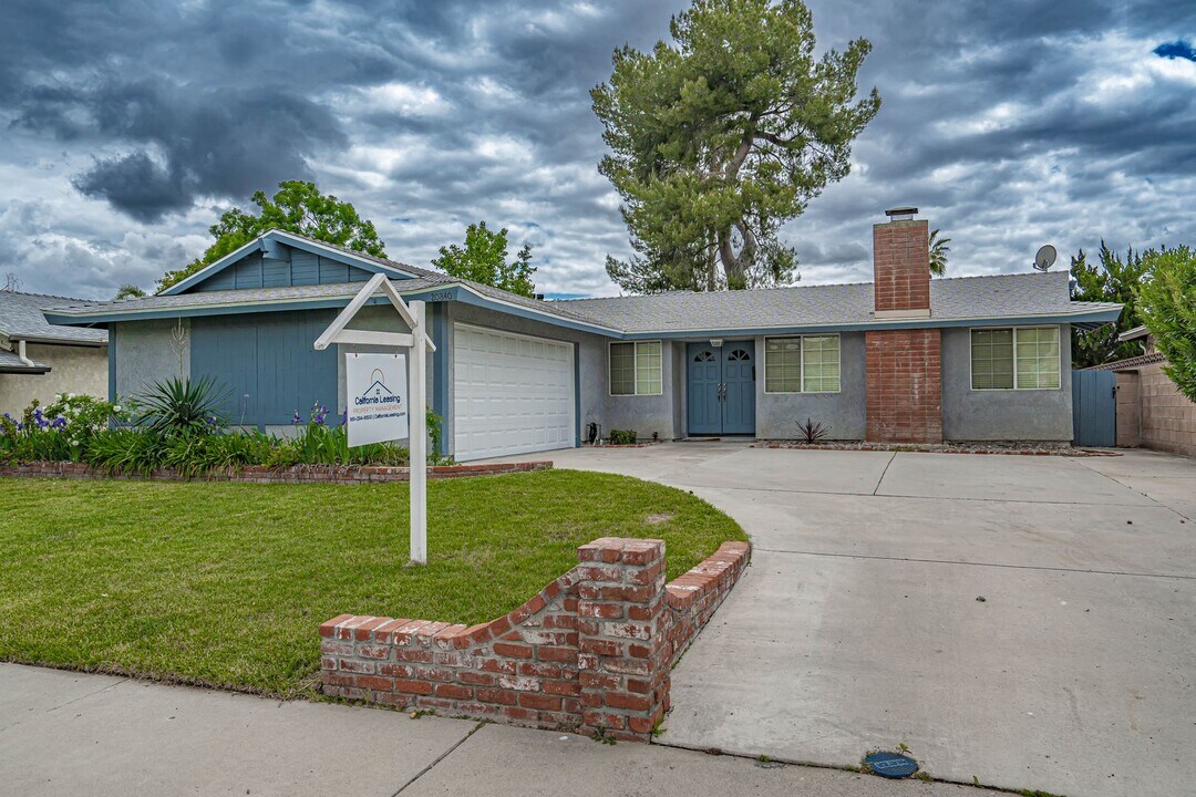 20840 Shine Dr in Santa Clarita, CA - Building Photo