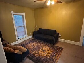 532 W South St, Unit Unit 2 - upper in Oconomowoc, WI - Building Photo - Building Photo