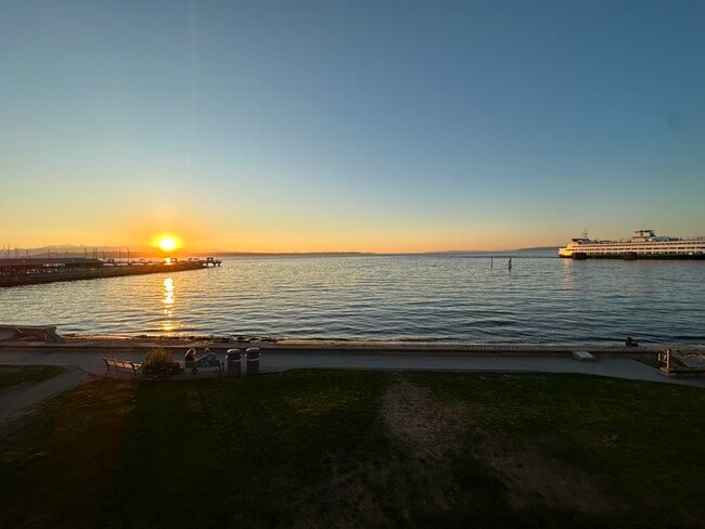250 Beach Pl, Unit 302