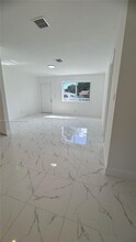 901 NW 116th St in Miami, FL - Building Photo - Building Photo