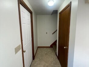 9 Gillan Ave, Unit 9 Gillan Ave in Warwick, RI - Building Photo - Building Photo