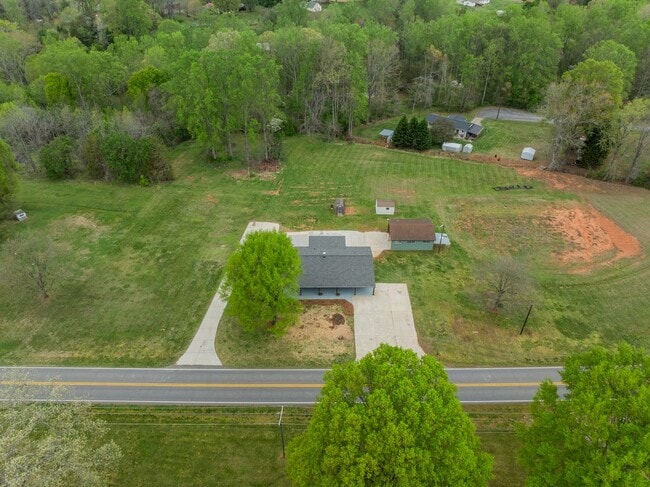 1410 Mays Chapel Church Rd in Newton, NC - Building Photo - Building Photo