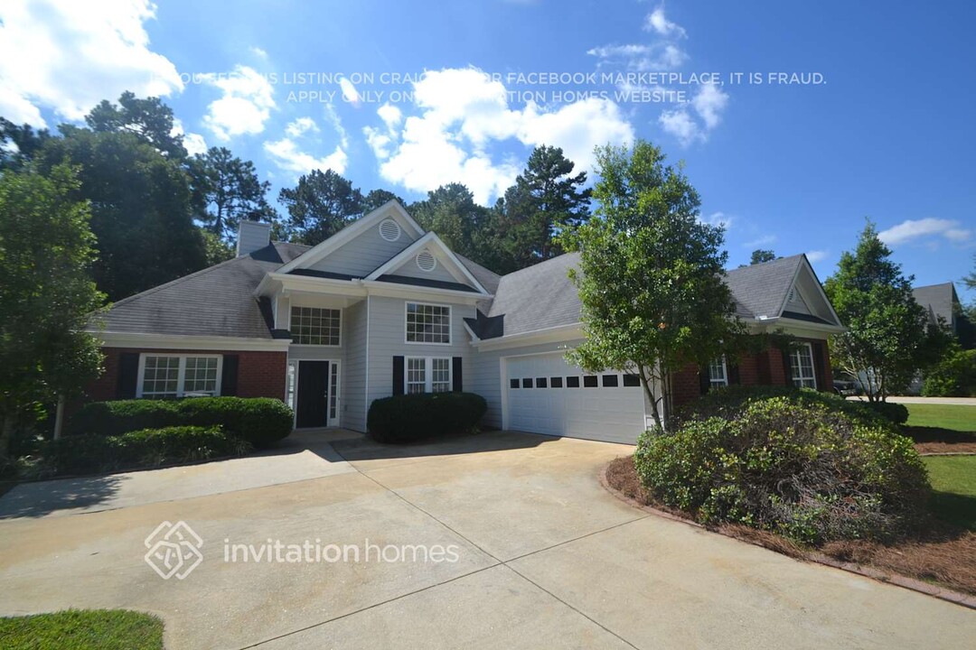 545 Willowwind Dr in Loganville, GA - Building Photo