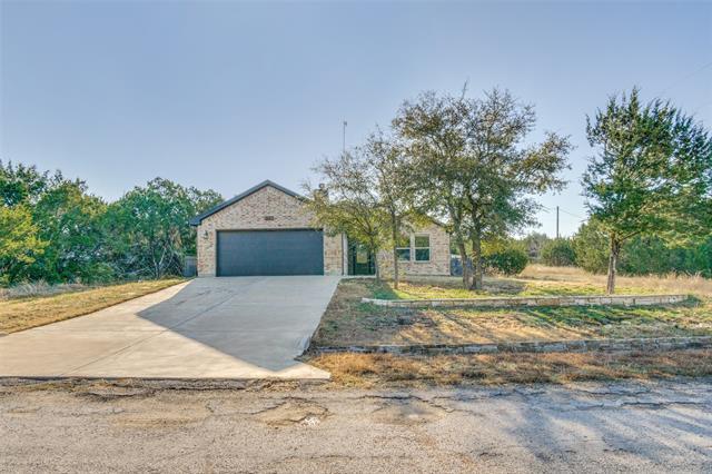 2621 White Rock Dr in Granbury, TX - Building Photo