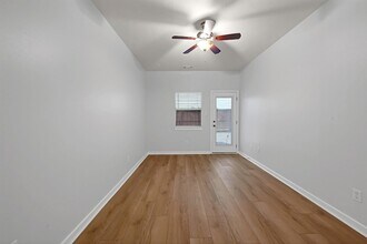 5416 Kiam St, Unit A in Houston, TX - Building Photo - Building Photo