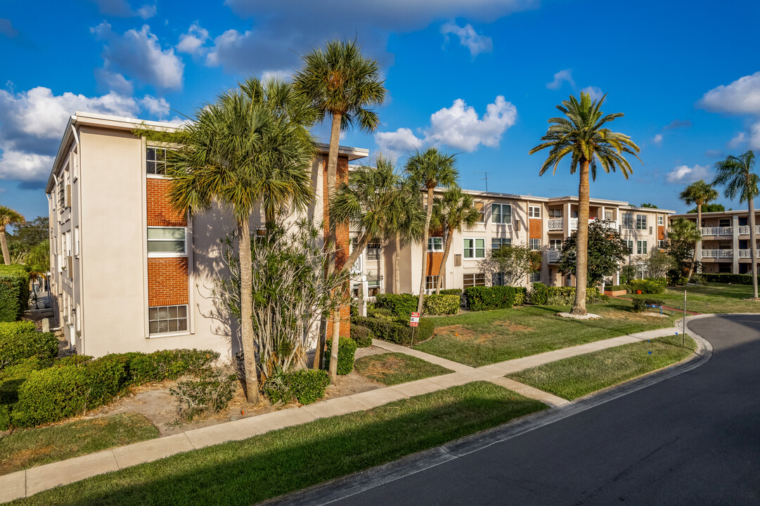 Mayfair in St. Petersburg, FL - Building Photo