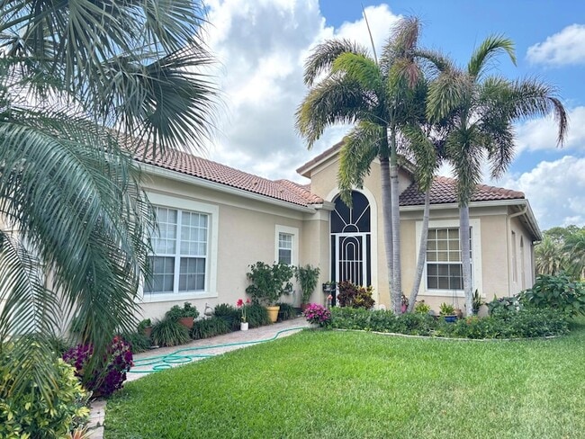 6532 SE Broadmoor Ln in Stuart, FL - Building Photo - Building Photo
