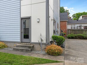 913 Westbrook Dr in Charlotte, NC - Building Photo - Building Photo