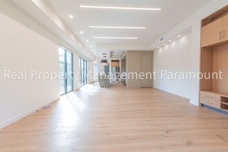 1542 N Hoover St in Los Angeles, CA - Building Photo - Building Photo