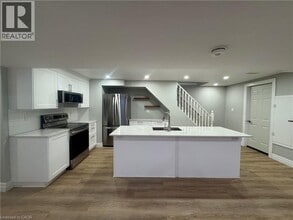 10 Bonfair Ct in Kitchener, ON - Building Photo - Building Photo