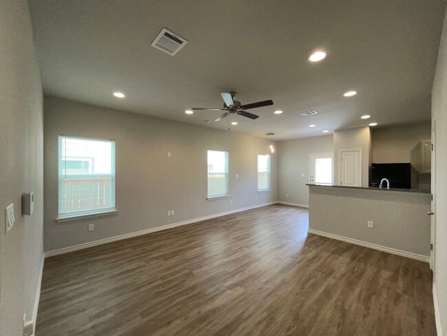 117 Peruna Dr in Marble Falls, TX - Building Photo - Building Photo