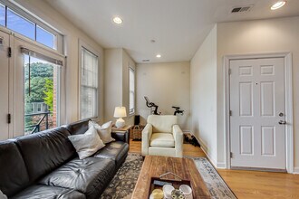 1330 W Fletcher St in Chicago, IL - Building Photo - Building Photo