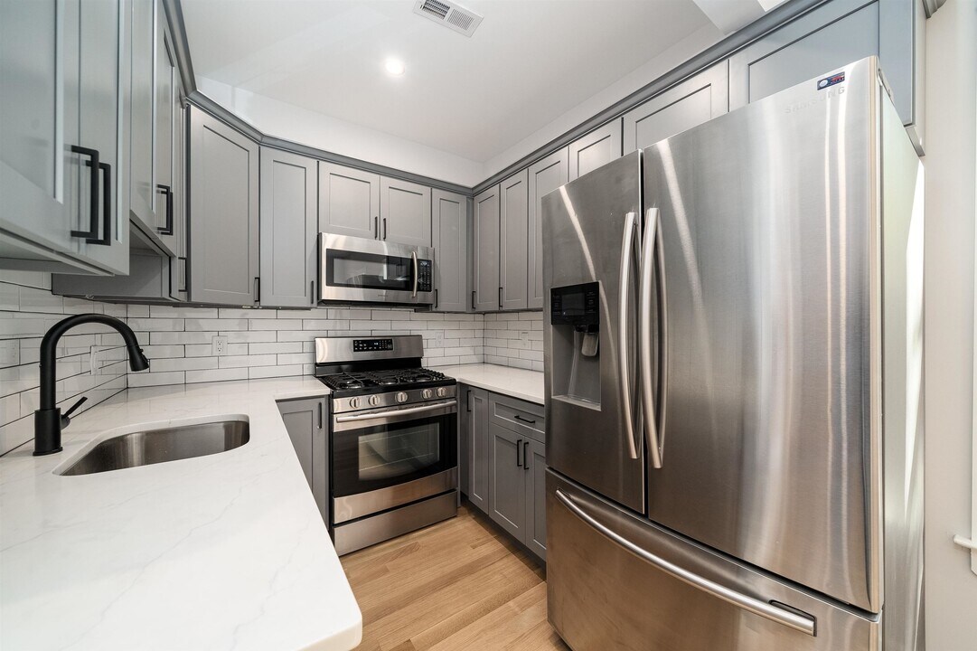 62 Van Reipen Ave in Jersey City, NJ - Building Photo