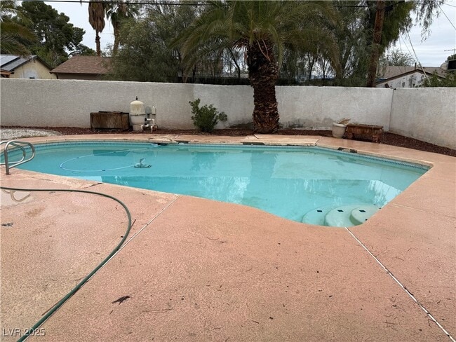 property at 5504 W Bartlett Ave