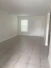 11350 SW 3rd St-Unit -A in Miami, FL - Building Photo - Building Photo